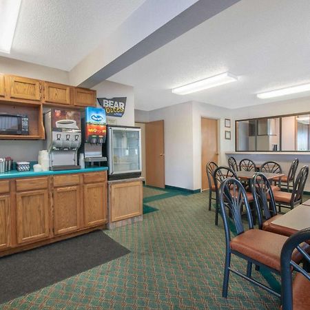 Travelodge By Wyndham Спирфиш Экстерьер фото