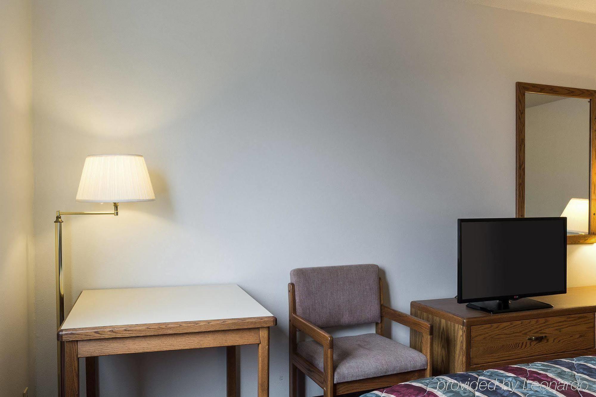 Travelodge By Wyndham Спирфиш Экстерьер фото