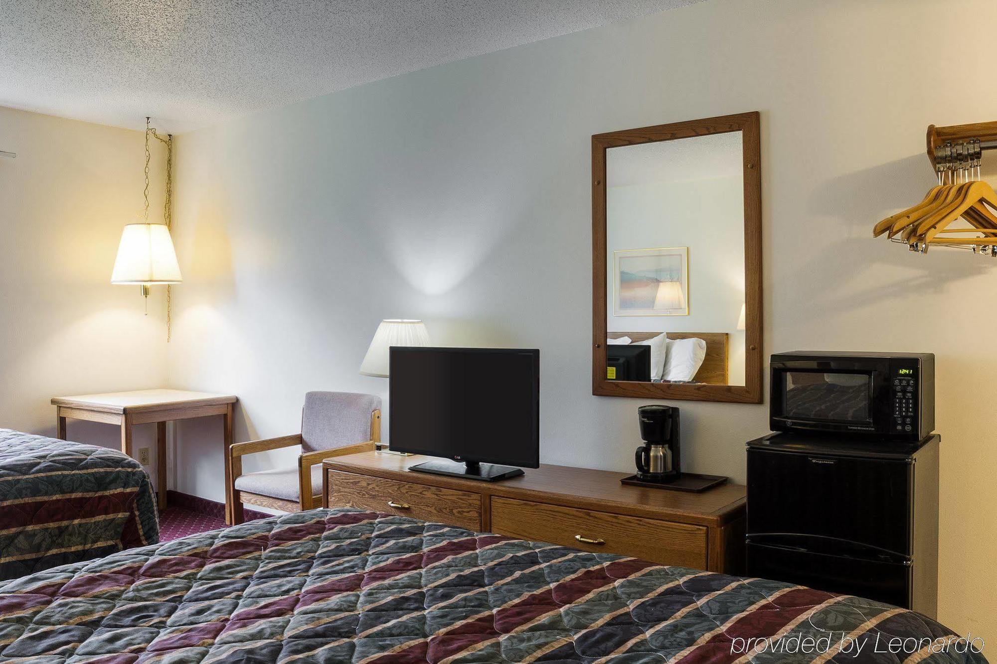 Travelodge By Wyndham Спирфиш Экстерьер фото