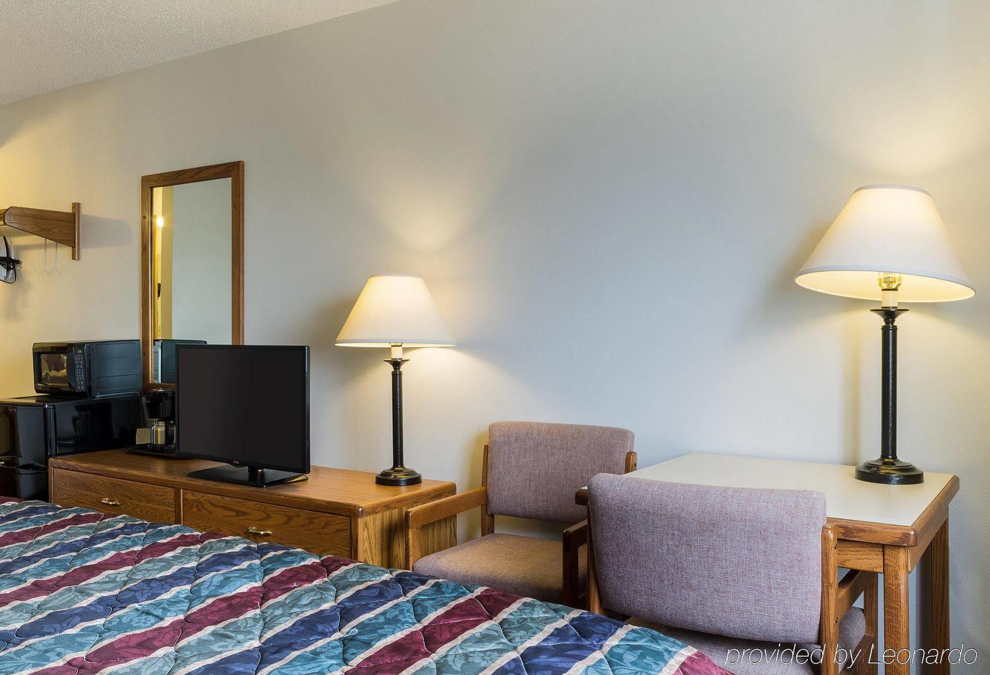 Travelodge By Wyndham Спирфиш Экстерьер фото