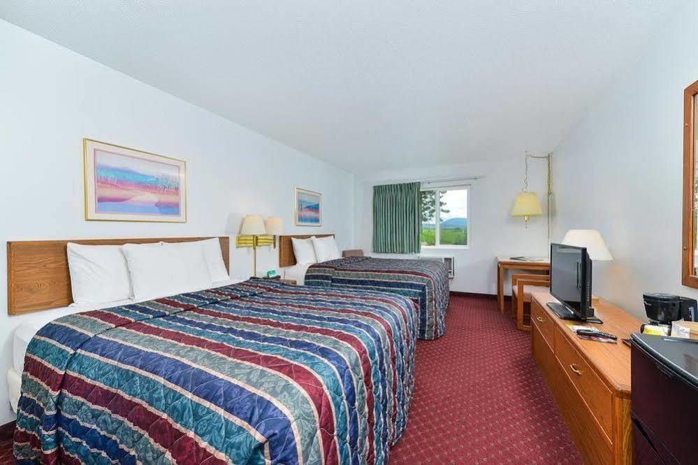 Travelodge By Wyndham Спирфиш Экстерьер фото